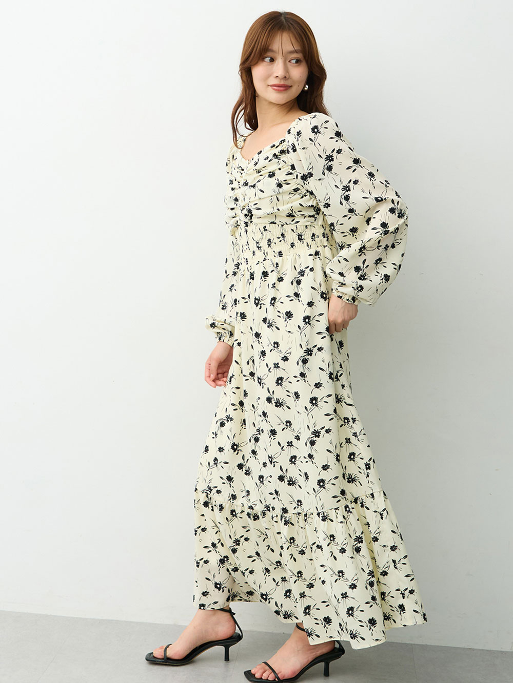 マタニティ ワンピース|【選べる2丈】ウエストシャーリング花柄ティアードワンピース　マタニティ・授乳服【出産後も長く着られる】|オフ