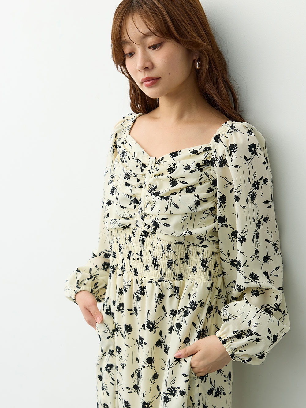 マタニティ ワンピース|【選べる2丈】ウエストシャーリング花柄ティアードワンピース　マタニティ・授乳服【出産後も長く着られる】|オフ