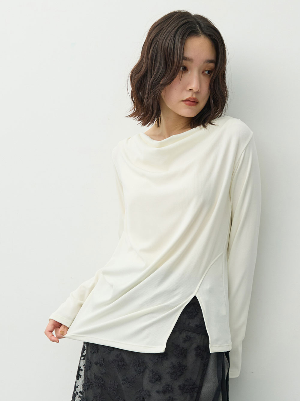 マタニティトップス・授乳服トップス|【セット】アウターに響かない授乳キャミソール付きドレープ長袖トップス　マタニティ・産後授乳服【出産後も長く着られる】|オフ