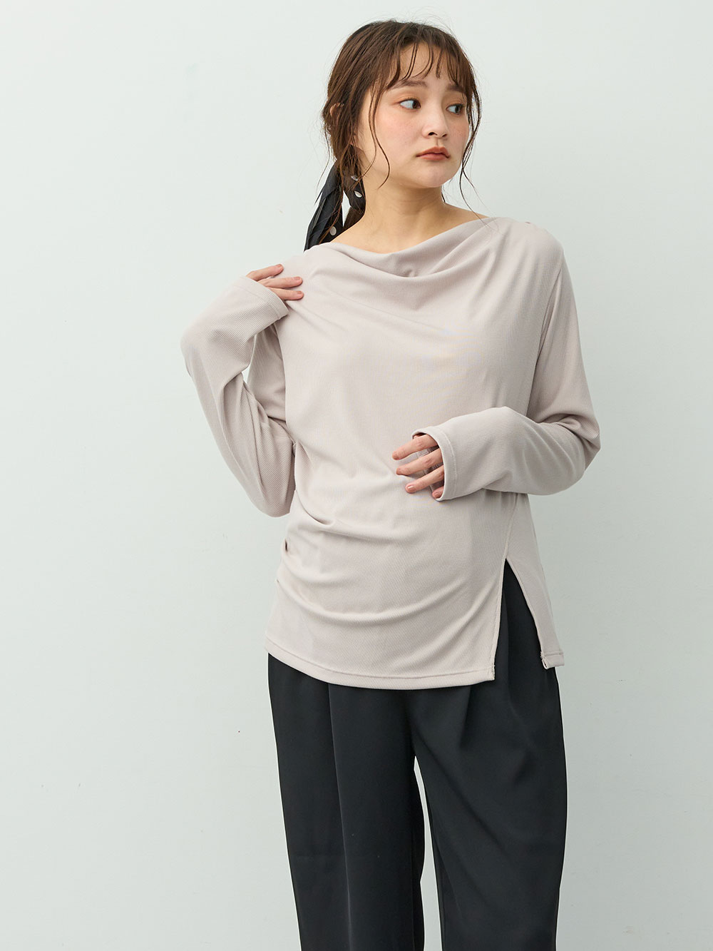 マタニティトップス・授乳服トップス|【セット】アウターに響かない授乳キャミソール付きドレープ長袖トップス　マタニティ・産後授乳服【出産後も長く着られる】|グレージュ