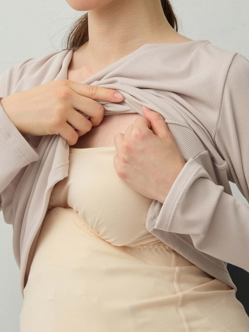 マタニティトップス・授乳服トップス|【セット】アウターに響かない授乳キャミソール付きドレープ長袖トップス　マタニティ・産後授乳服【出産後も長く着られる】