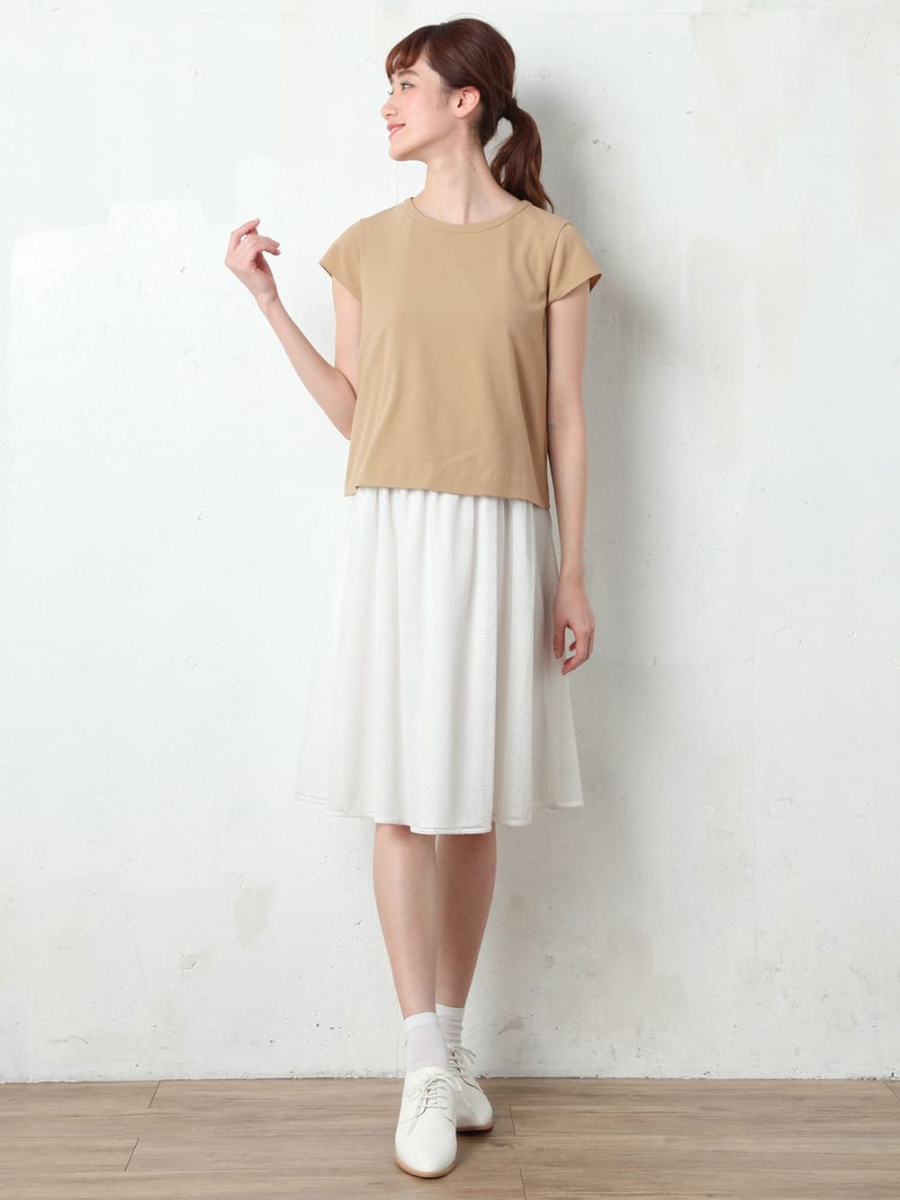 マタニティ ワンピース|【マタニティ・授乳服】レースギャザースカートワンピース【出産後も長く使える】|ベージュ×ホワイト