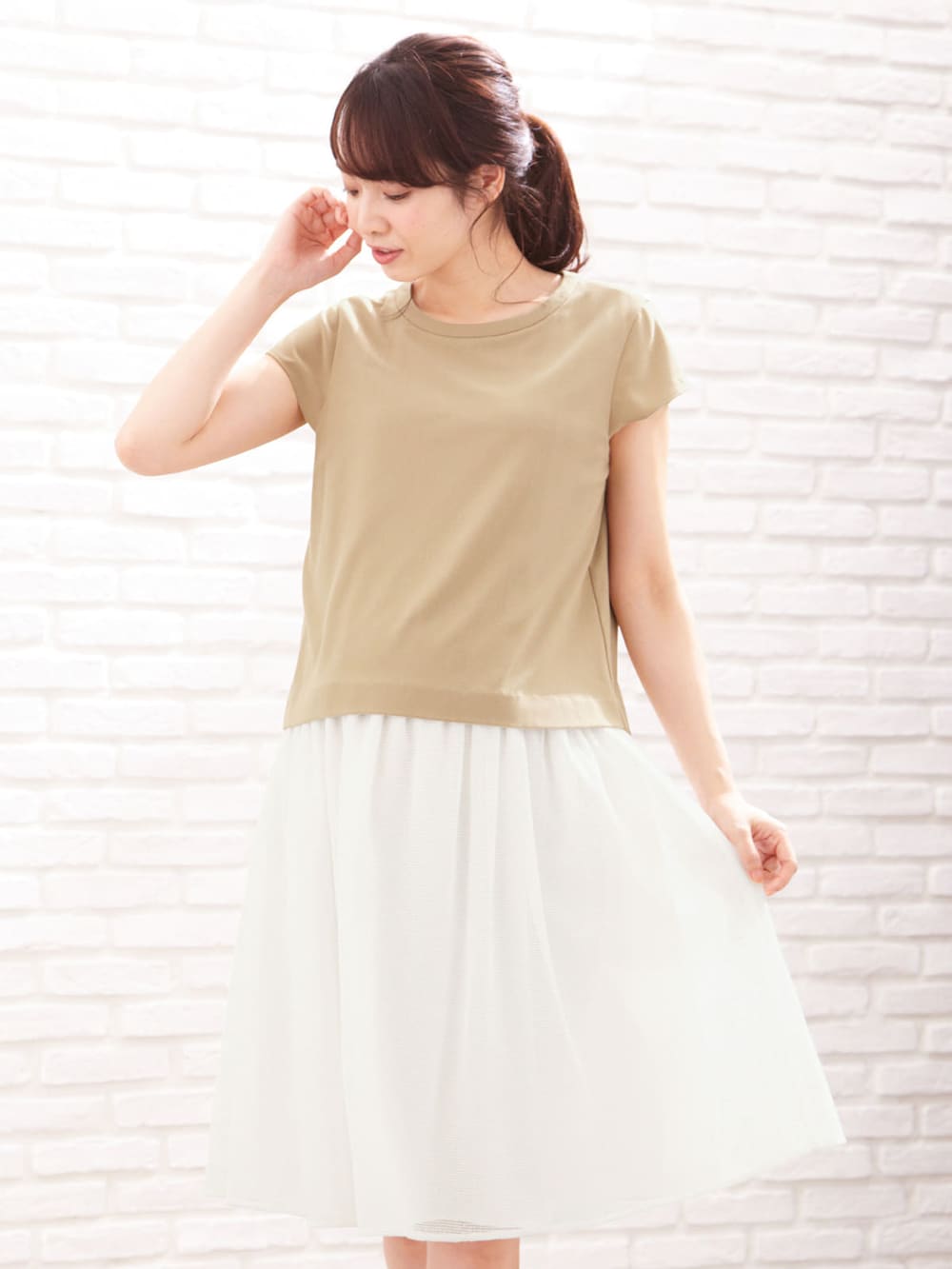 マタニティ ワンピース|【マタニティ・授乳服】レースギャザースカートワンピース【出産後も長く使える】|ベージュ×ホワイト