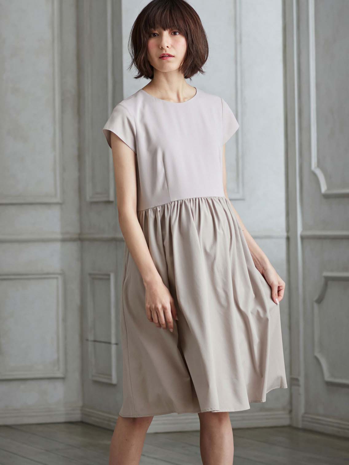 マタニティ ワンピース|異素材切り替えギャザーワンピース　マタニティ・授乳服【出産後も長く使える】|ペールグレー