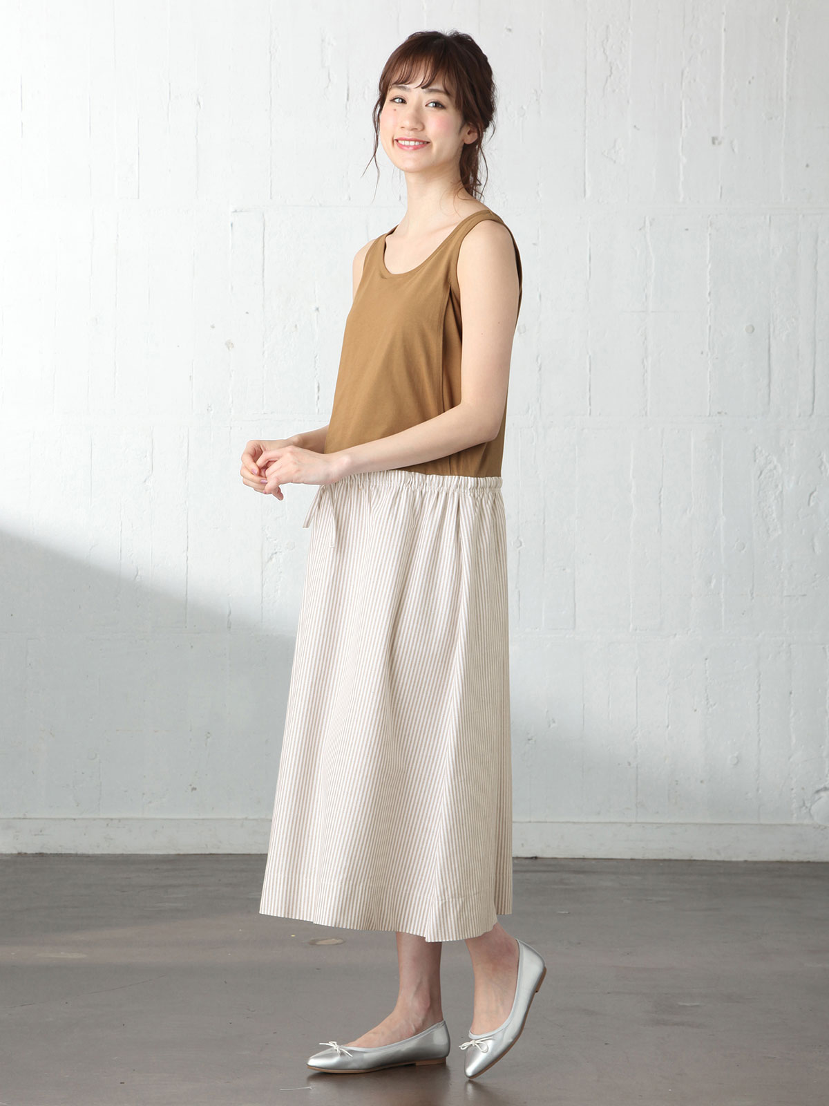 マタニティ ワンピース|ノースリーブギャザーワンピース　マタニティ・授乳服【出産後も長く使える】|ブラウン×ベージュストライプ