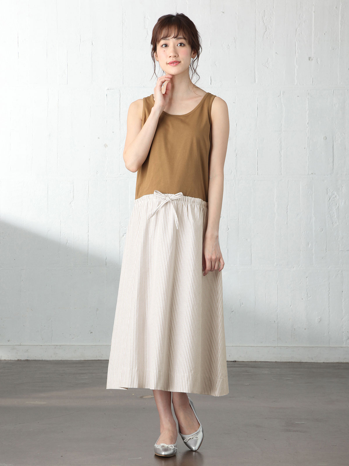 マタニティ ワンピース|ノースリーブギャザーワンピース　マタニティ・授乳服【出産後も長く使える】|ブラウン×ベージュストライプ