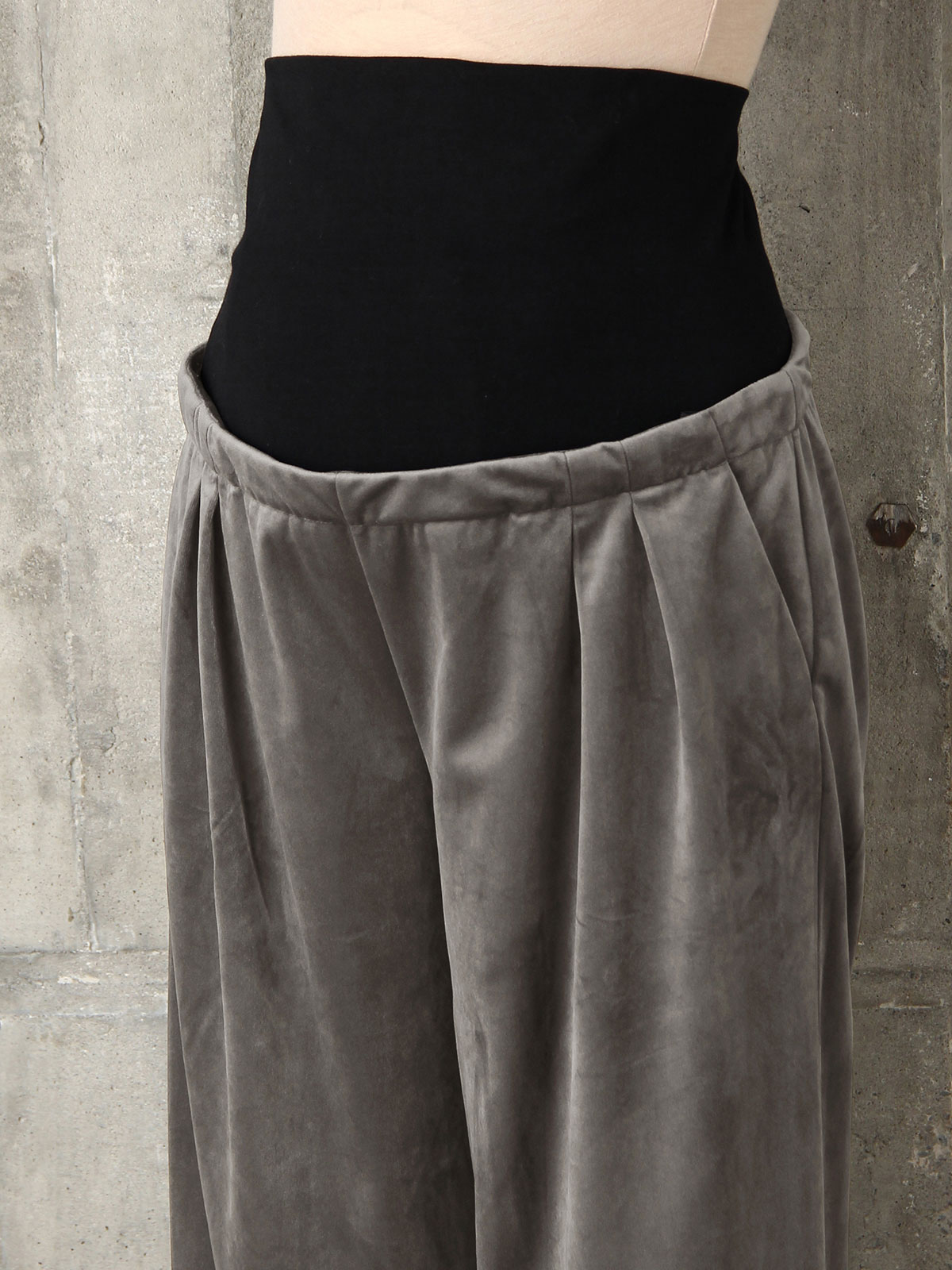 マタニティ パンツ|【産前産後対応】ベロアタックワイドパンツ