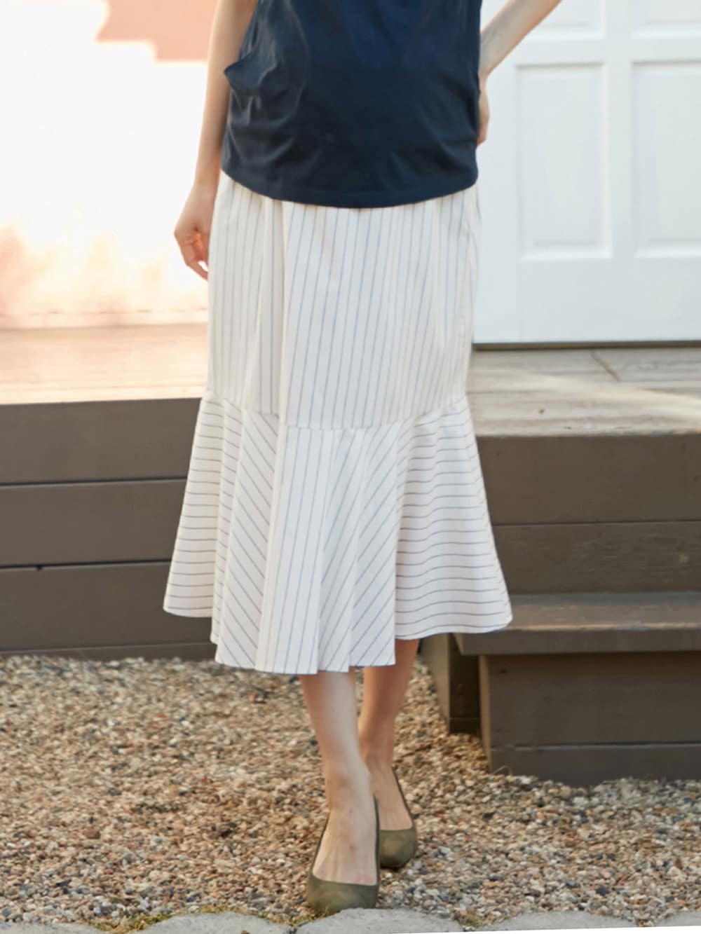 マタニティ スカート|ain（アイン）【産前産後対応】産後も可愛く　綿ツイルソフトラッフルスカート【出産後も長く使える】|オフ（ストライプ）