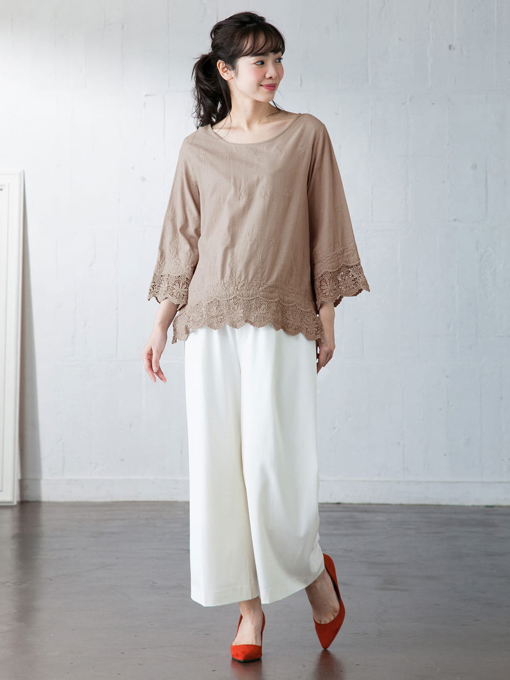マタニティ トップス|スカラップ刺繍ベルスリーブブラウス マタニティ・授乳服【出産後も長く使える】|ベージュ