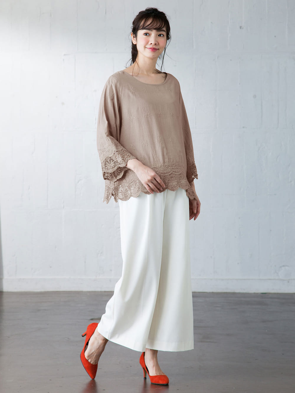 マタニティ トップス|スカラップ刺繍ベルスリーブブラウス マタニティ・授乳服【出産後も長く使える】|ベージュ