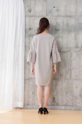 マタニティ ワンピース|スラッシュネック&タックフレアスリーブワンピース マタニティ・授乳服【出産後も長く使える】