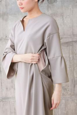 マタニティ ワンピース|スラッシュネック&タックフレアスリーブワンピース マタニティ・授乳服【出産後も長く使える】