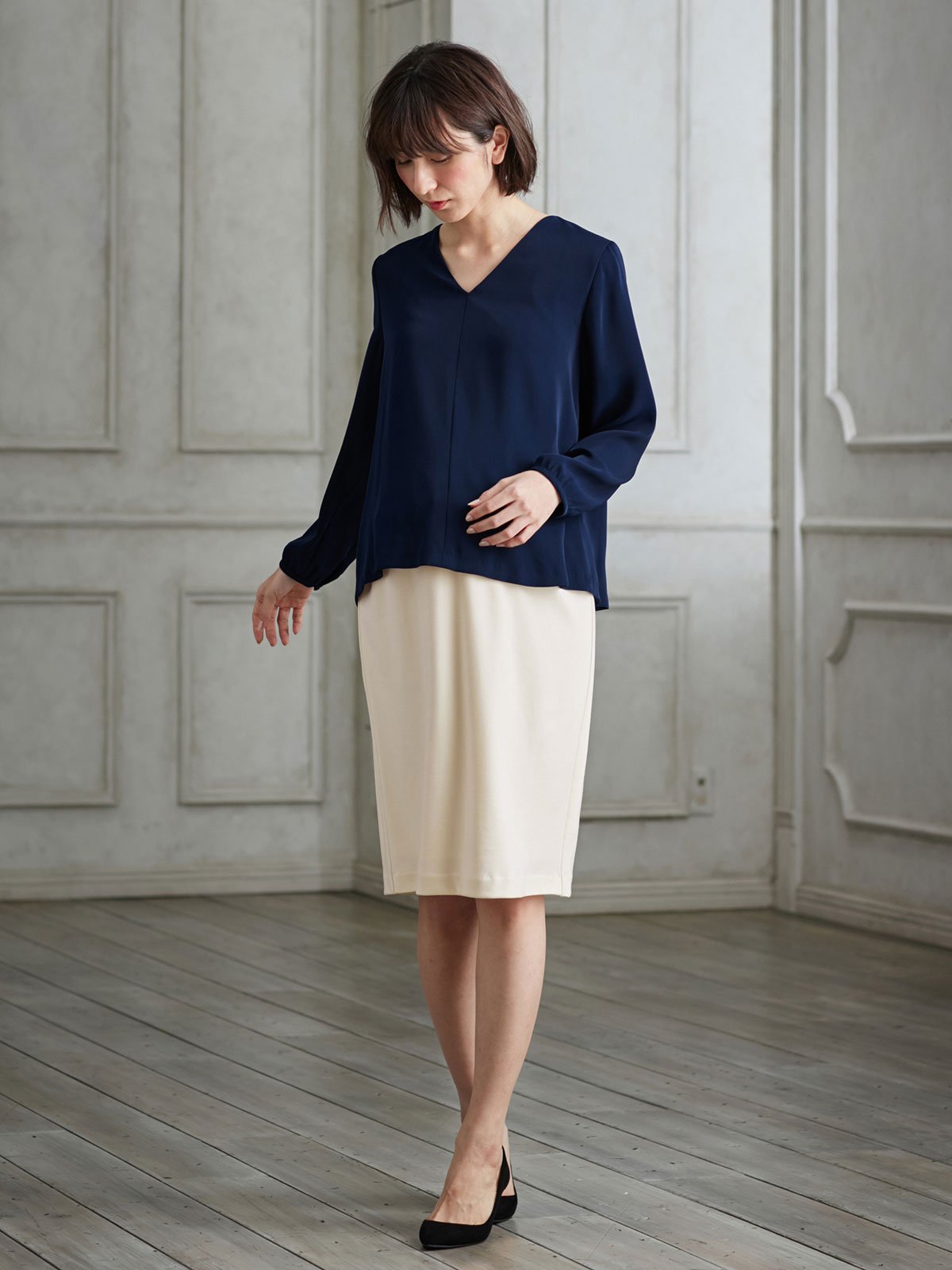 マタニティ ワンピース|【マタニティ・授乳服】【セット】ハイクオリティジョーゼットVネックブラウス＆タイトスカートセットアップ【出産後も長く使える】|ネイビー×オフ