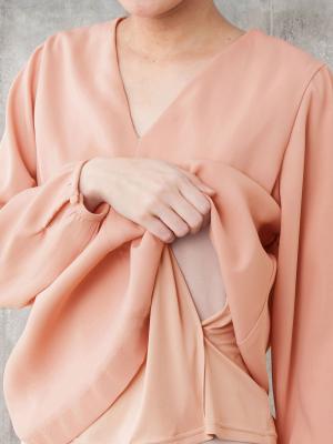 マタニティ ワンピース|【マタニティ・授乳服】【セット】ハイクオリティジョーゼットVネックブラウス＆タイトスカートセットアップ【出産後も長く使える】