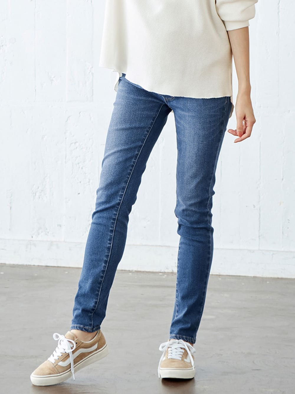 マタニティ パンツ|【産前産後対応】ストレッチハイブリッドデニムVパンツ【出産後も長く使える】|ブルー