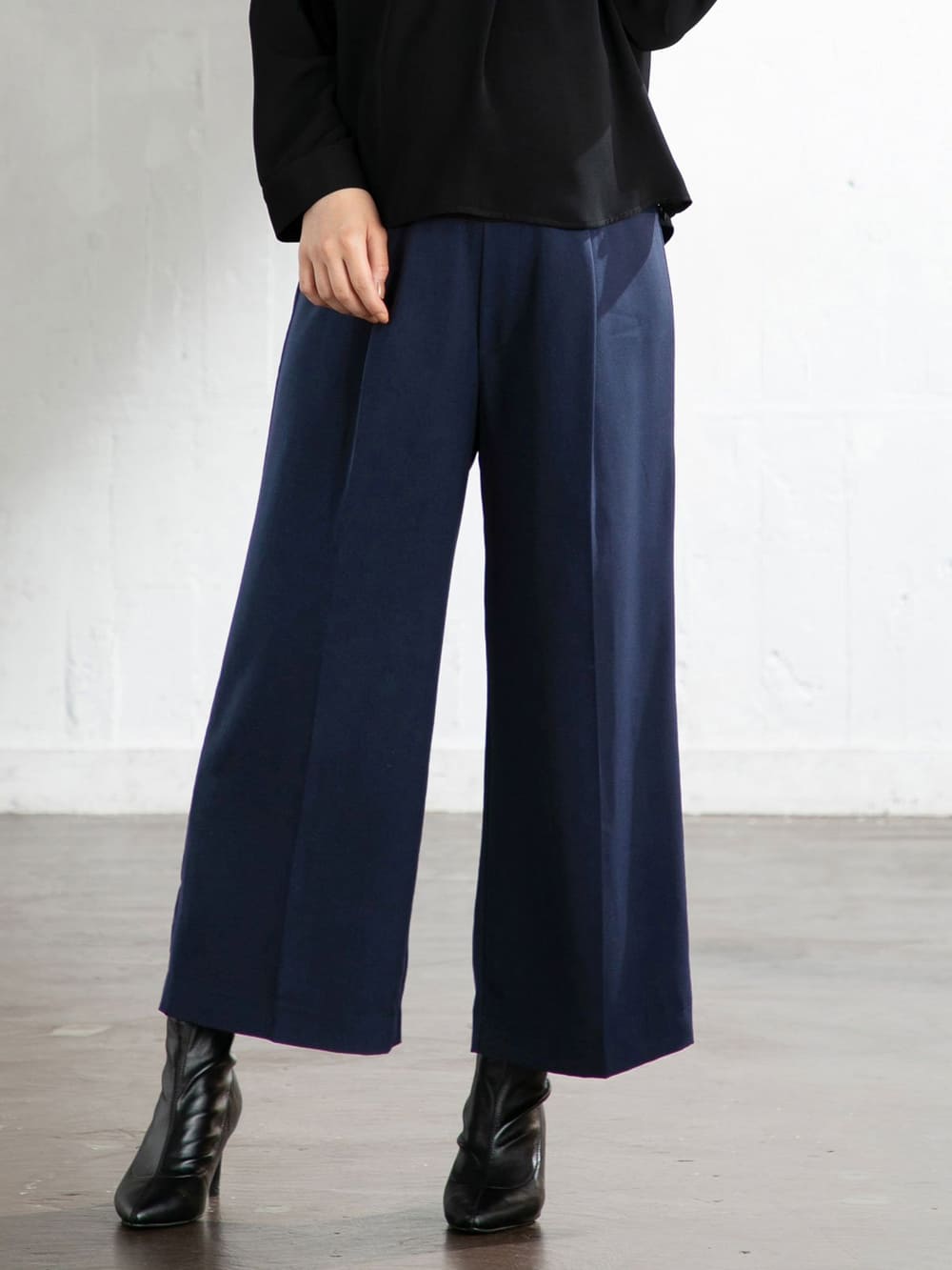 マタニティ パンツ|【産前産後対応】センタープレスナチュラルワイドクロップドパンツ【出産後も長く使える】|ネイビー