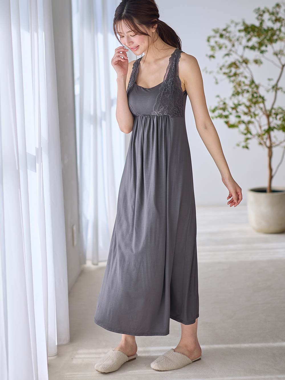 マタニティ 授乳 キャミソール|ナイトブラ機能付　ルームウェアにもなる授乳キャミソール|チャコール