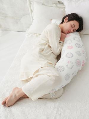 抱き枕・授乳クッション|【日本製】モスリンガーゼ マルチクッション 抱き枕 授乳クッション|リースフラワーピンク