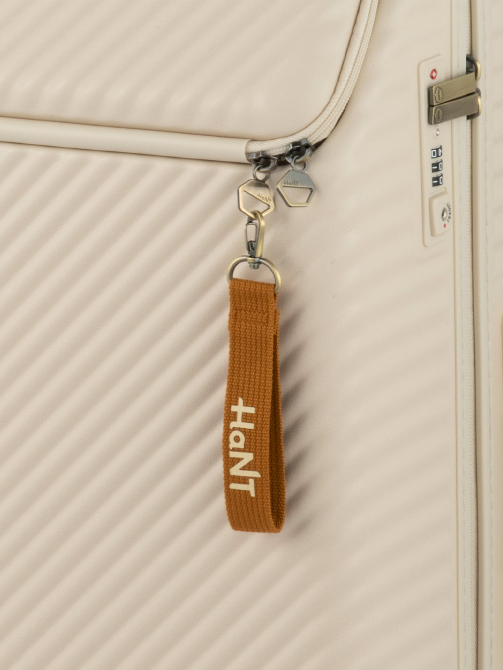 マタニティ 美容・コスメ・雑貨|HaNT/ハント こどもと旅するスーツケース 70L ace. エース|オフホワイト