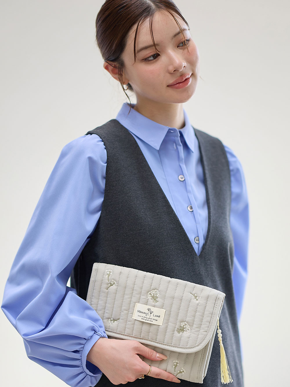 母子手帳ケース|【MAMMY LUNA】イブル　ヌビキルト　マルチケース　母子手帳ケース|グレー（カスミ草）