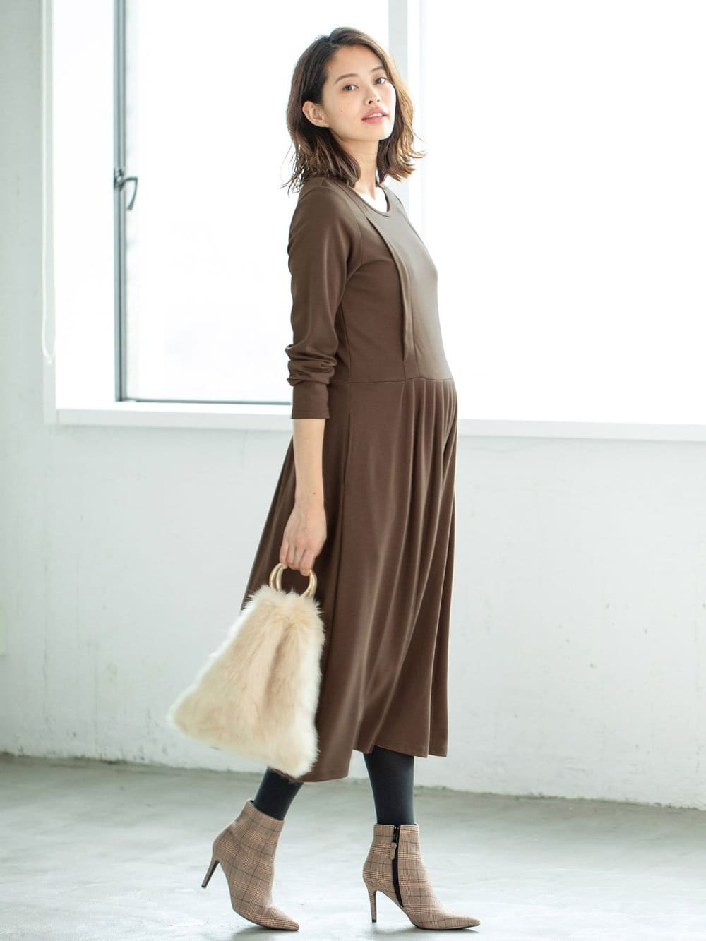 ポンチ切り替えタックワンピース マタニティ・授乳服【出産後も長く使える】 マタニティ ワンピース(品番：29037)  ｜マタニティウェア・授乳服通販｜ エンジェリーベ 公式