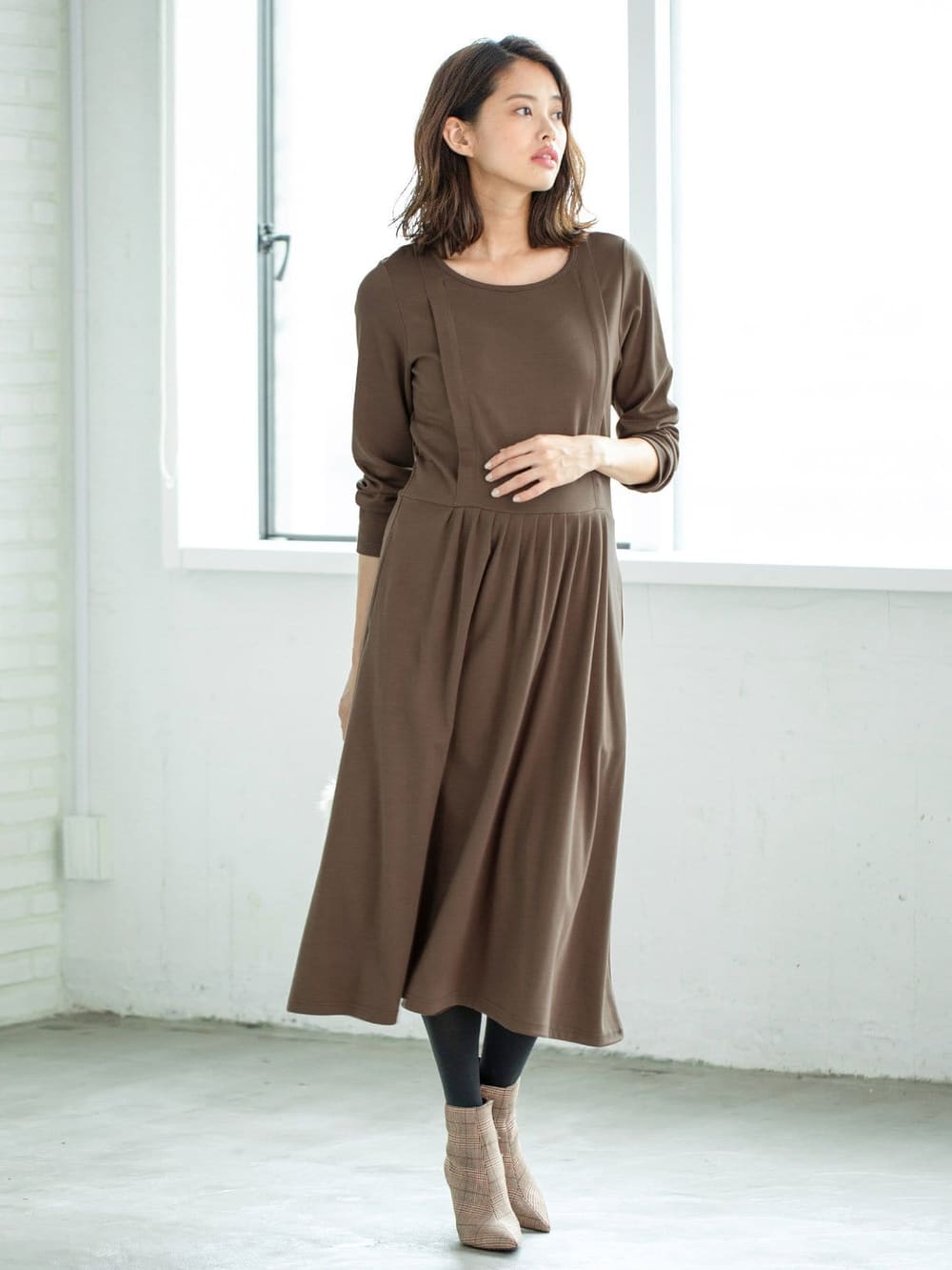 マタニティ ワンピース|ポンチ切り替えタックワンピース マタニティ・授乳服【出産後も長く使える】