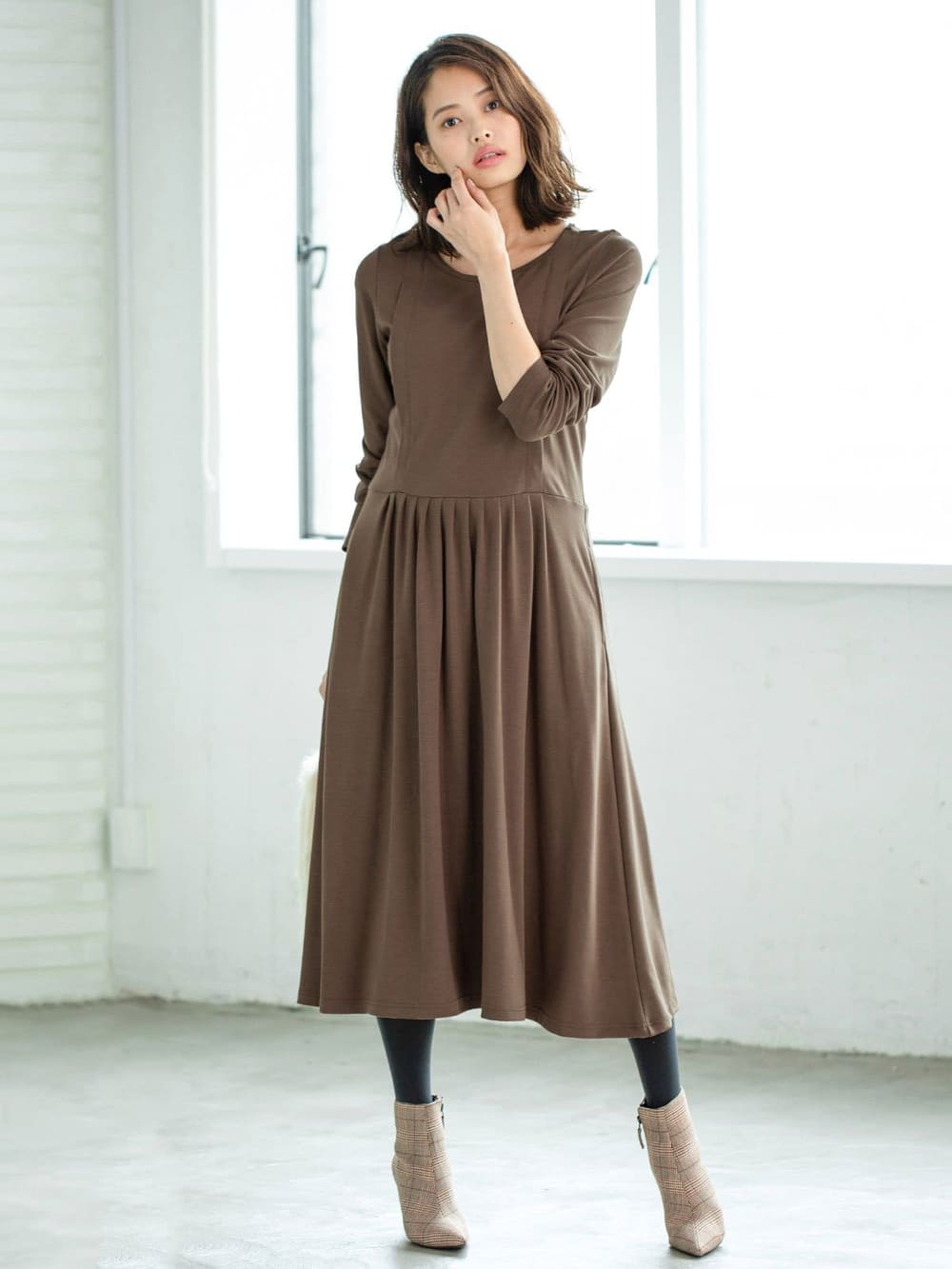 マタニティ ワンピース|ポンチ切り替えタックワンピース マタニティ・授乳服【出産後も長く使える】