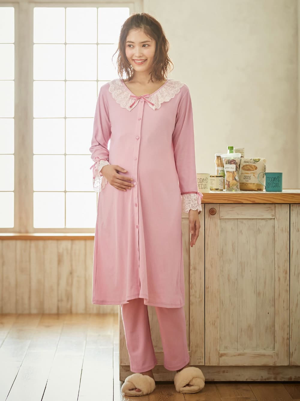 マタニティ パジャマ・ルームウェア|【授乳しやすい】【産前産後対応】やわらかスムースレースリボンパジャマ（産後も使えるパンツ付き）|ピンク