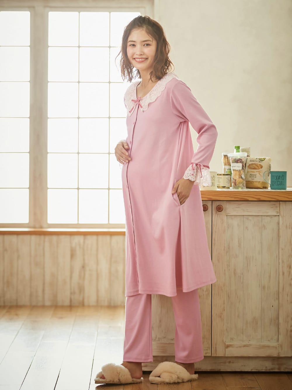 マタニティ パジャマ・ルームウェア|【授乳しやすい】【産前産後対応】やわらかスムースレースリボンパジャマ（産後も使えるパンツ付き）|ピンク