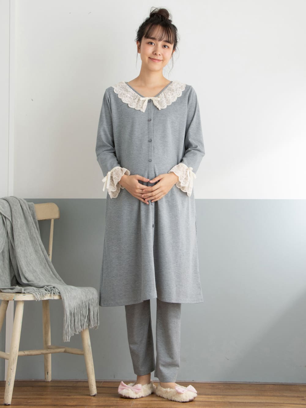 マタニティ パジャマ・ルームウェア|【授乳しやすい】【産前産後対応】やわらかスムースレースリボンパジャマ（産後も使えるパンツ付き）|杢グレー