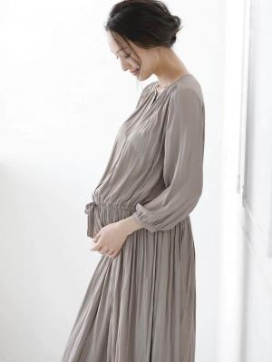 マタニティ ワンピース|八分袖ビンテージサテンギャザーロングワンピース　マタニティ・授乳服【出産後も長く使える】|スモーキーベージュ