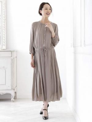 マタニティ ワンピース|八分袖ビンテージサテンギャザーロングワンピース　マタニティ・授乳服【出産後も長く使える】|スモーキーベージュ