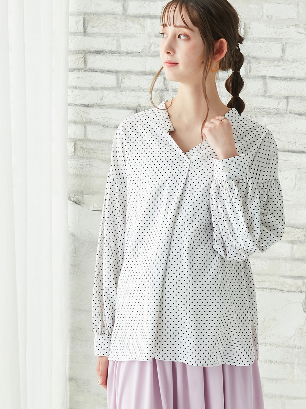 マタニティ トップス | 【出産後も長く使える】ドットボリュームスリーブブラウス マタニティ・授乳服 ｜マタニティウェア・授乳服通販｜ エンジェリーベ  公式