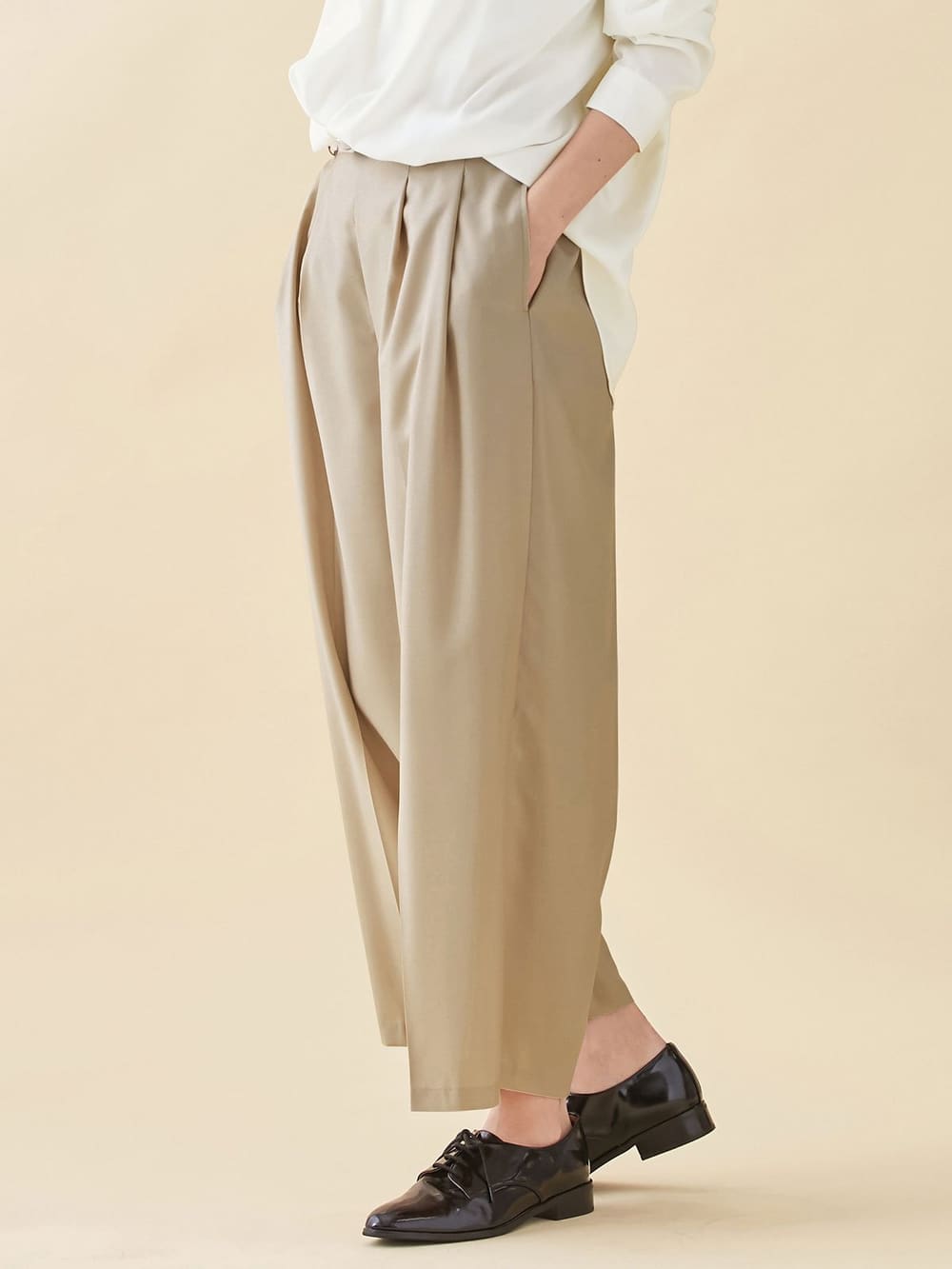 マタニティ パンツ|【産前産後対応】ベルト付きワイドパンツ【出産後も長く使える】|ベージュ