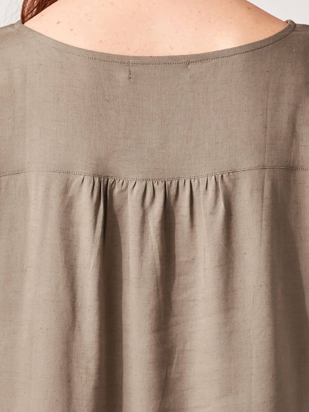 マタニティ トップス|【マタニティ・授乳服】コットンリネンボートネックトップス【出産後も長く使える】