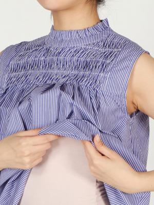 マタニティ トップス|綿ローンタック使いフリルネックノースリーブブラウス　マタニティ・授乳服【出産後も長く使える】