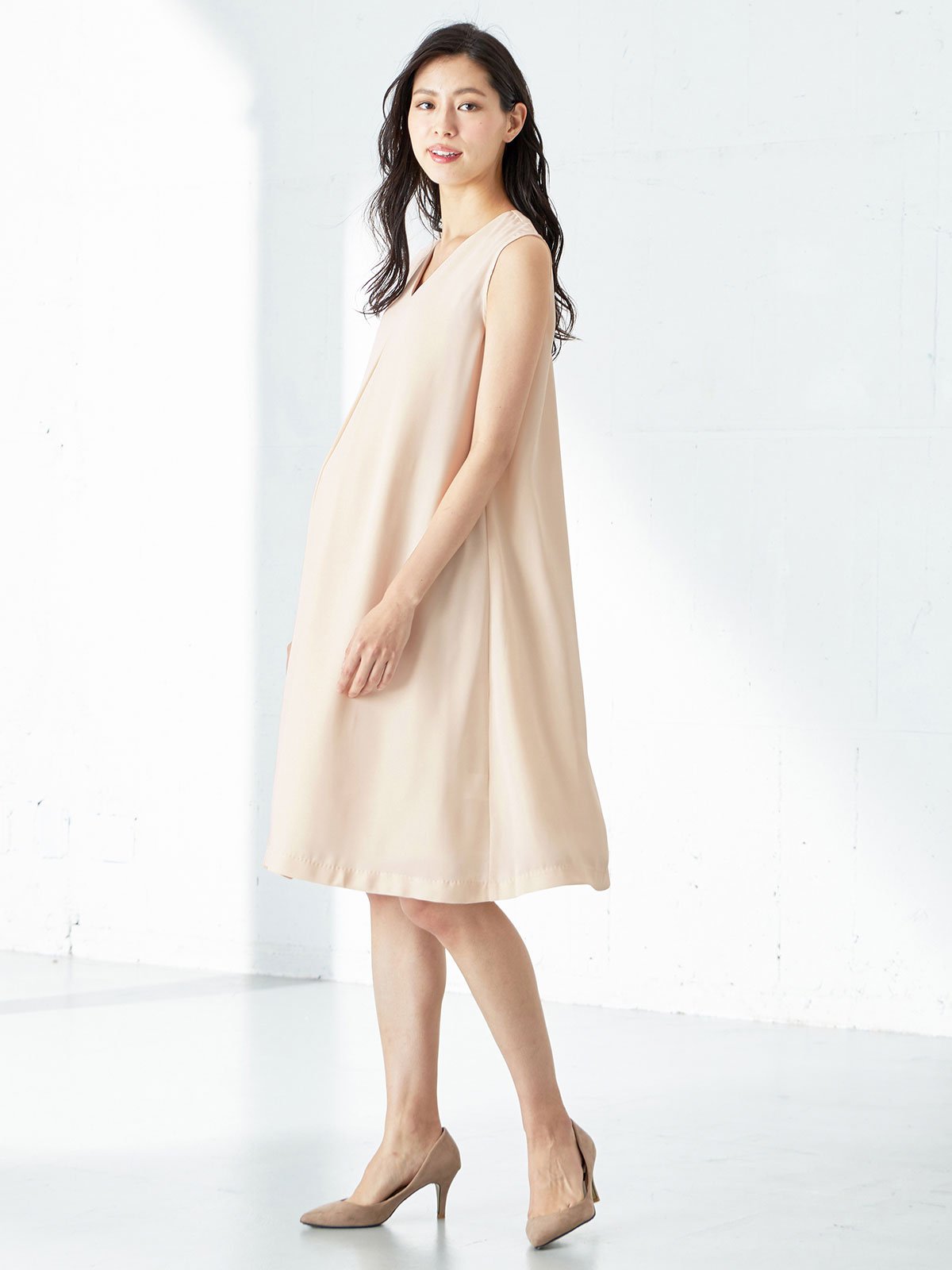 マタニティ ワンピース|簡単授乳Vネックフロントタックノースリワンピース マタニティ・授乳服【出産後も長く使える】|アイボリー