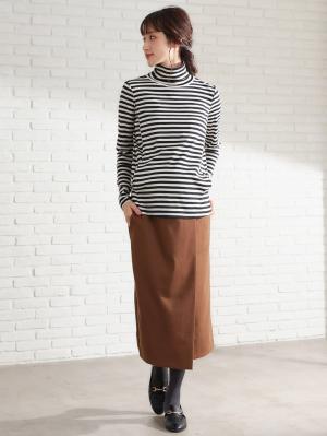 マタニティ トップス|綿混やわらかフライスタートルネックTシャツ　マタニティ・授乳服【出産後も長く使える】|ブラック×オフボーダー