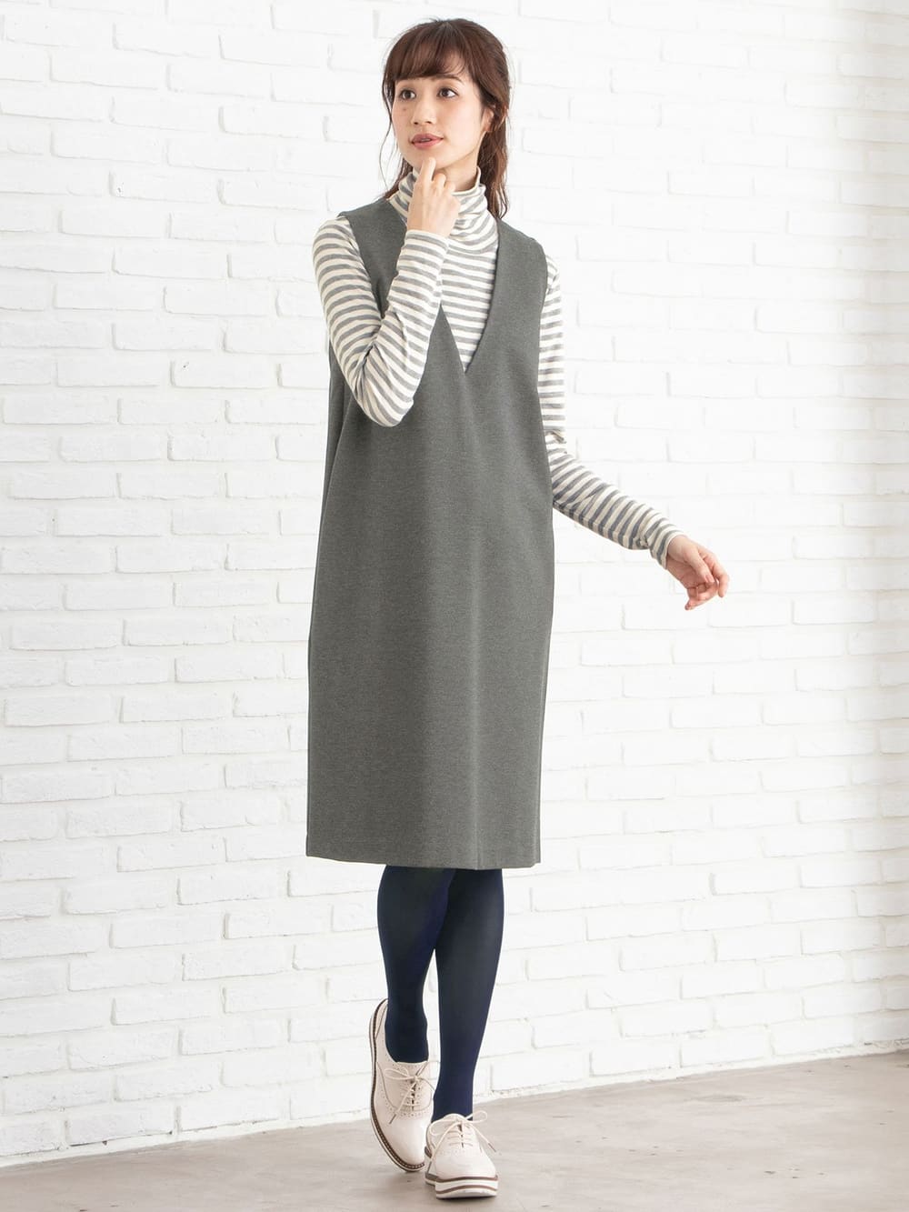 マタニティ トップス|綿混やわらかフライスタートルネックTシャツ　マタニティ・授乳服【出産後も長く使える】|グレー×オフボーダー