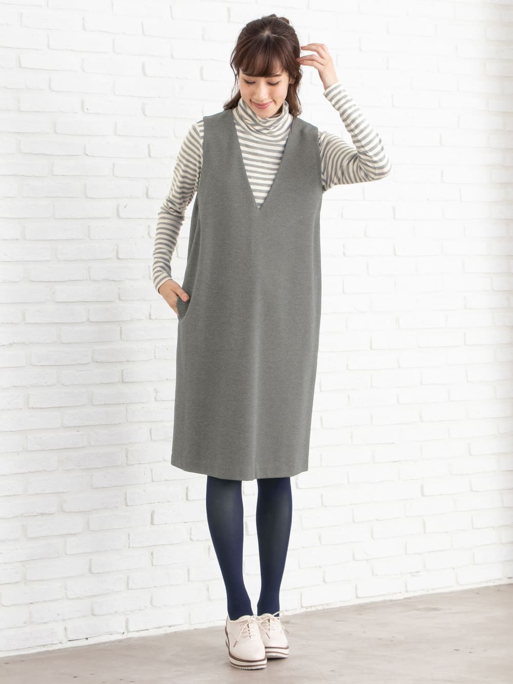 マタニティ トップス|綿混やわらかフライスタートルネックTシャツ　マタニティ・授乳服【出産後も長く使える】|グレー×オフボーダー