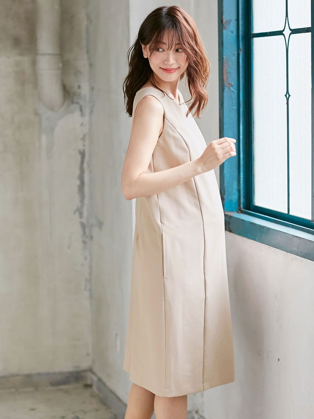 マタニティ ワンピース|ストレッチジョーゼットノースリーブワンピ－ス　マタニティ・授乳服【出産後も長く使える】|ベージュ