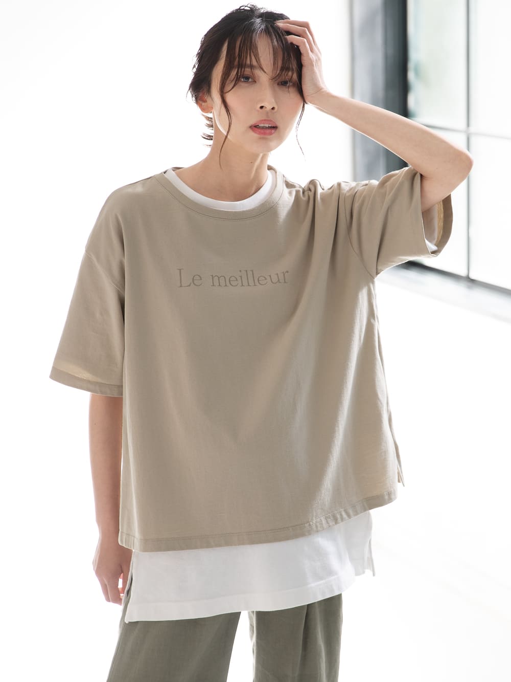 マタニティ トップス|USAコットンドロップショルダーTシャツ マタニティ・授乳服【出産後も長く使える】|グレージュ(ロゴ)