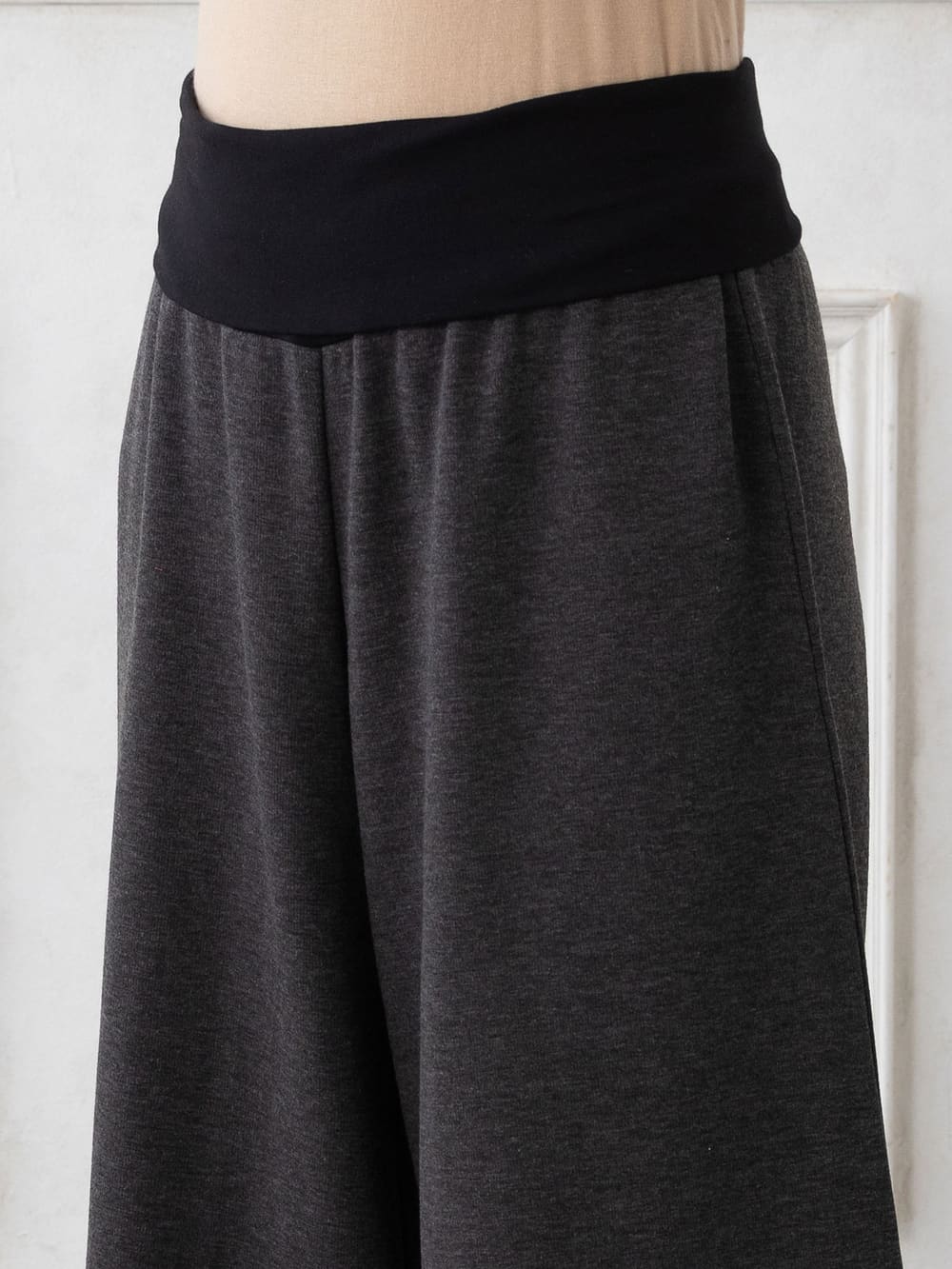 マタニティ パンツ|fairy（フェアリー）【産前産後対応】【あったか】裏シャギーらくちんワイドパンツ【出産後も長く使える】