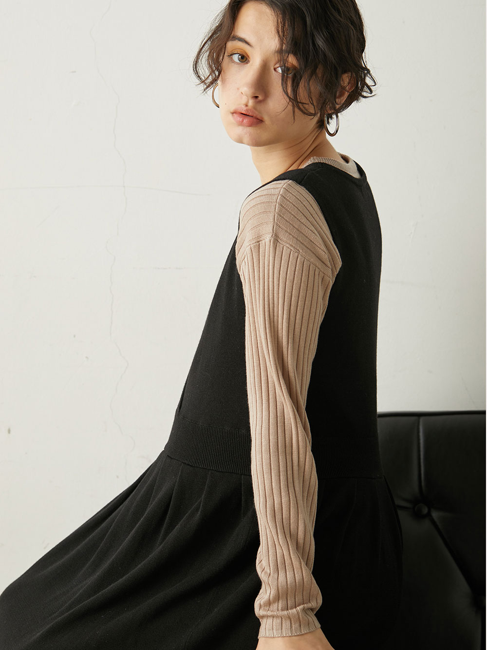 マタニティ ワンピース|【セット】リブニットトップス＆ニットジャンパースカート マタニティ・授乳服　【出産後も長く使える】|ベージュ×ブラック