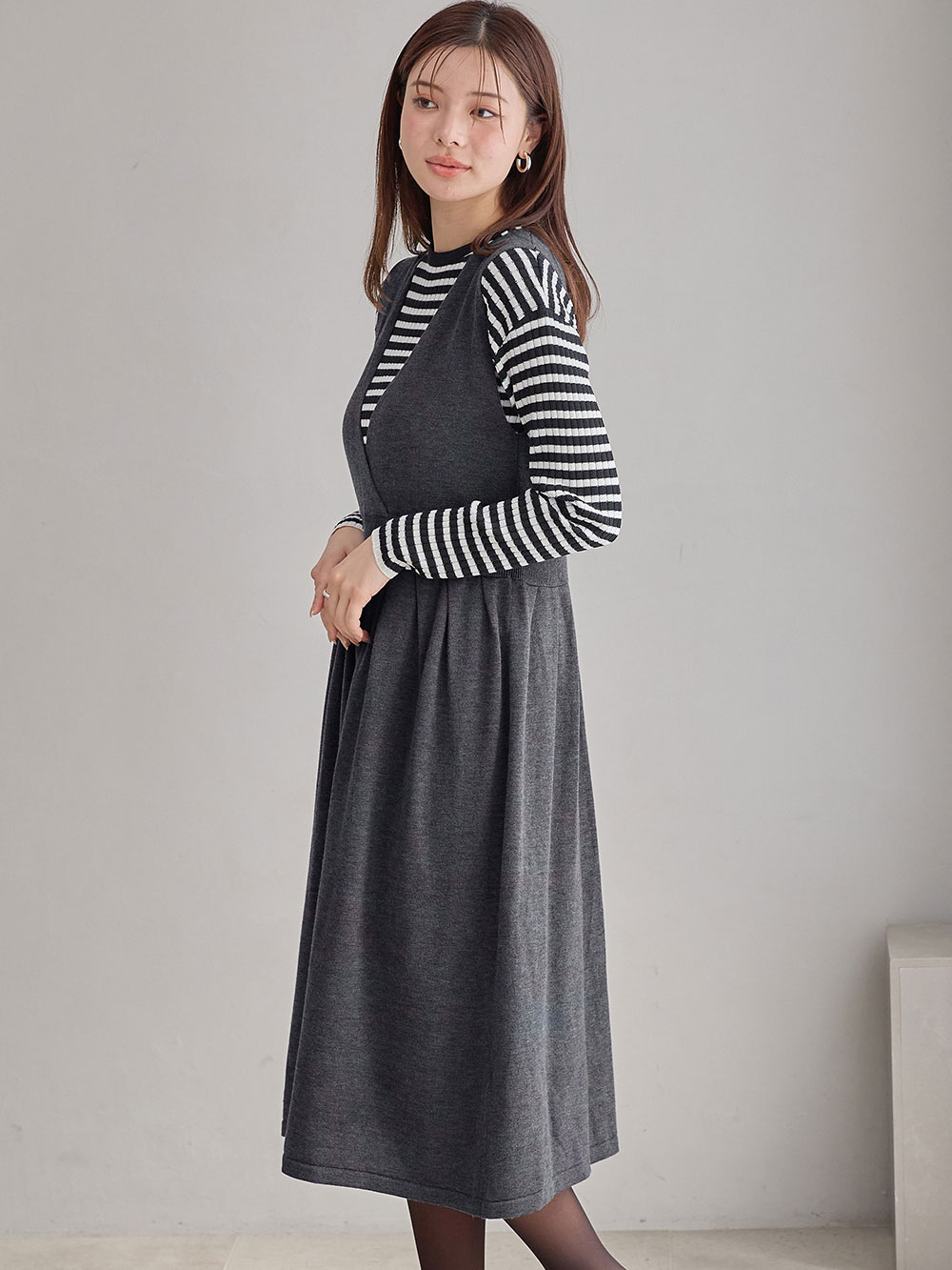 マタニティ ワンピース|【セット】リブニットトップス＆ニットジャンパースカート マタニティ・授乳服　【出産後も長く使える】|チャコール×ブラックオフボーダー