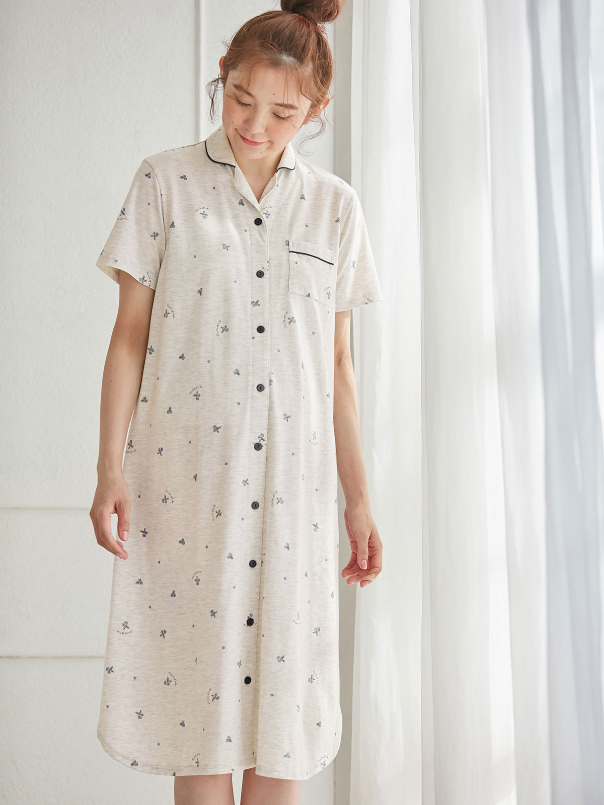 マタニティ パジャマ・ルームウェア|【マタニティ・授乳服】ブルーベリー柄半袖ネグリジェ|ライトグレー