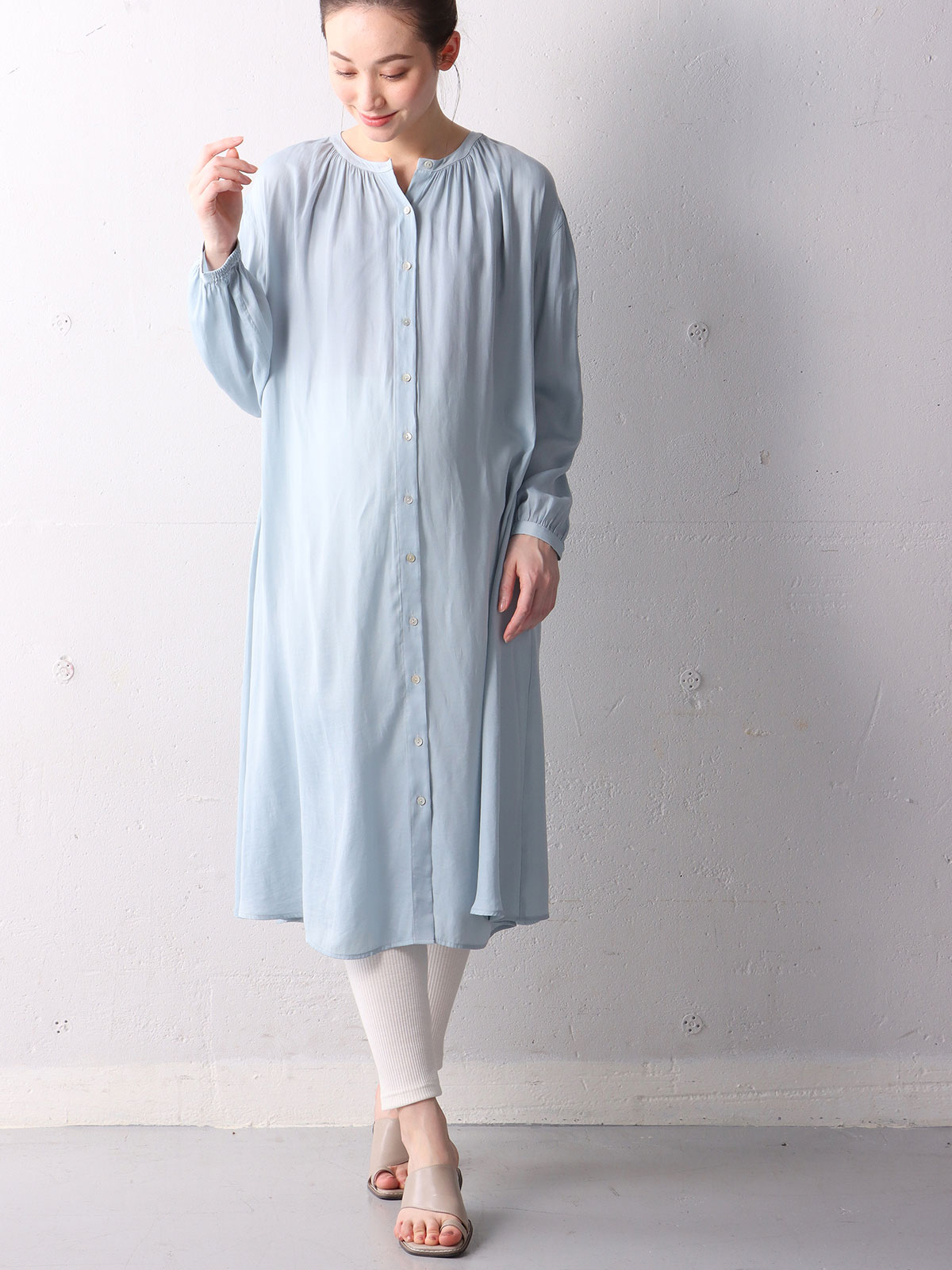 マタニティ ワンピース|【2丈展開】ヴィンテージサテン3WAYギャザーフレアルームワンピース　マタニティ・授乳服【出産後も長く使える】|グレイッシュブルー（ショート丈）