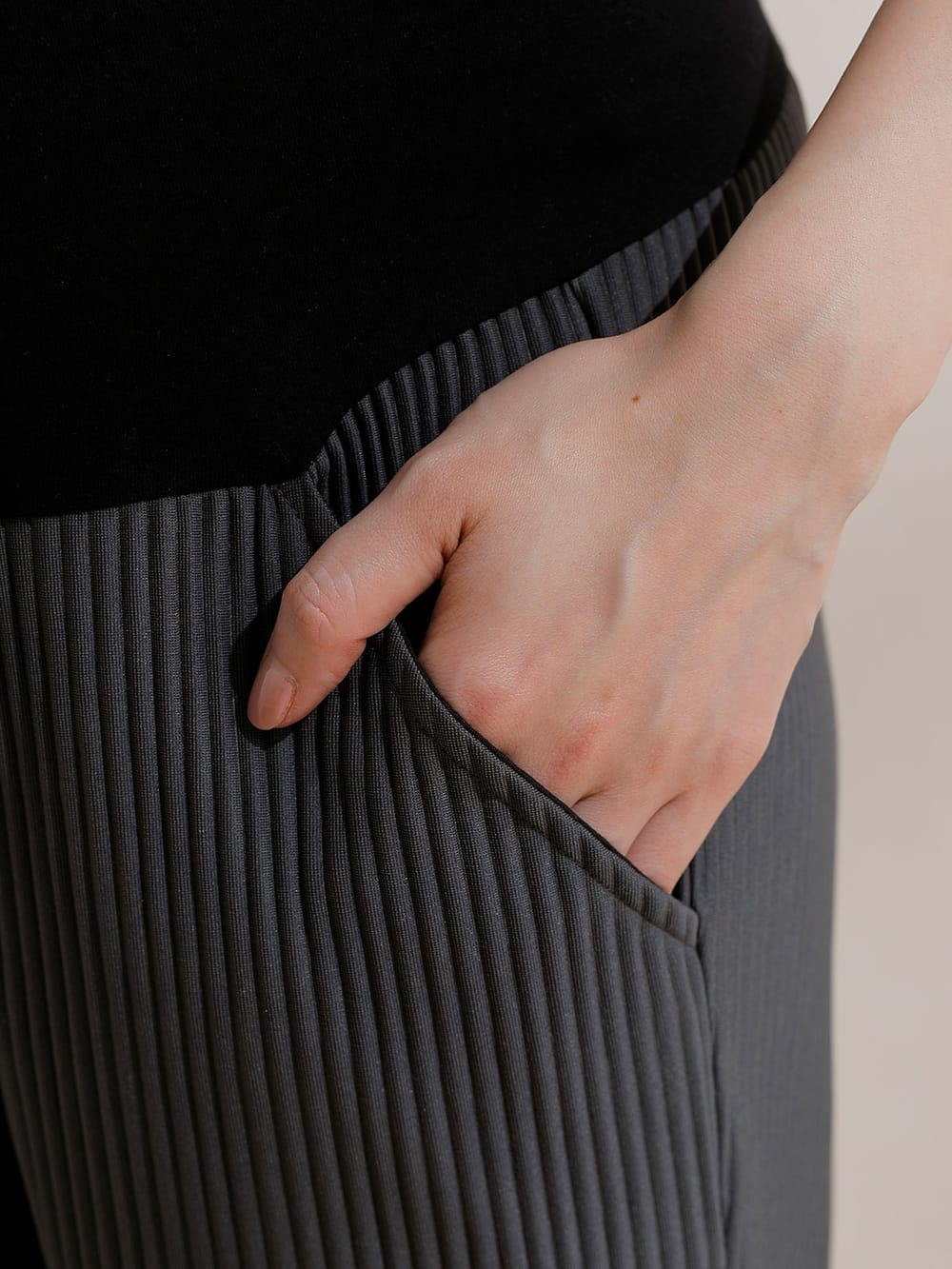 マタニティ パンツ|【マタニティ・産後対応】フリーカットできるリブフレアパンツ【出産後も長く使える】