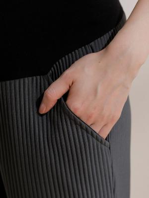 マタニティ パンツ|【マタニティ・産後対応】フリーカットできるリブフレアパンツ【出産後も長く使える】