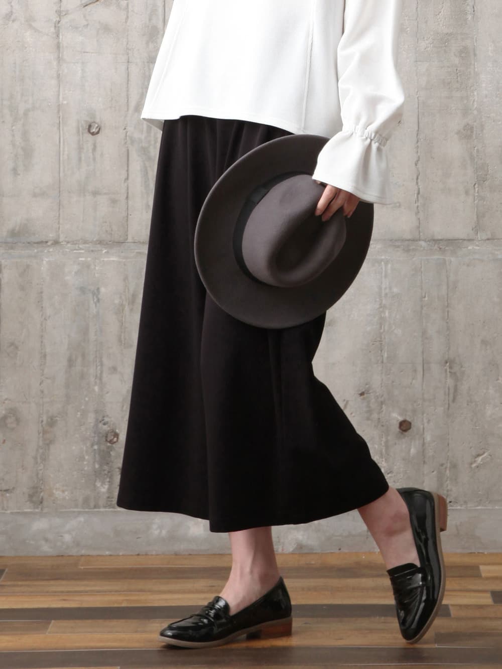 マタニティ パンツ|【産後用】ママと開発した産後サポートVパンツタックワイド|ブラック